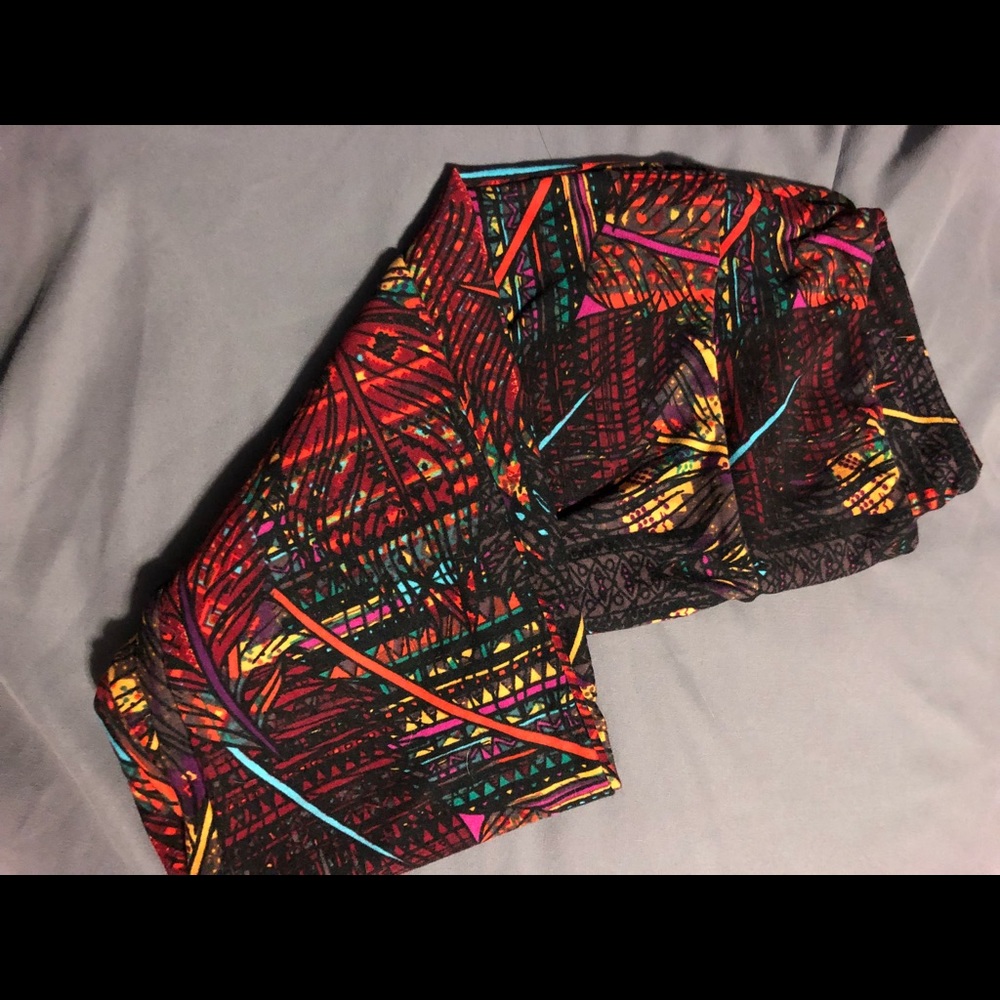 Multicolored leggings with feathers